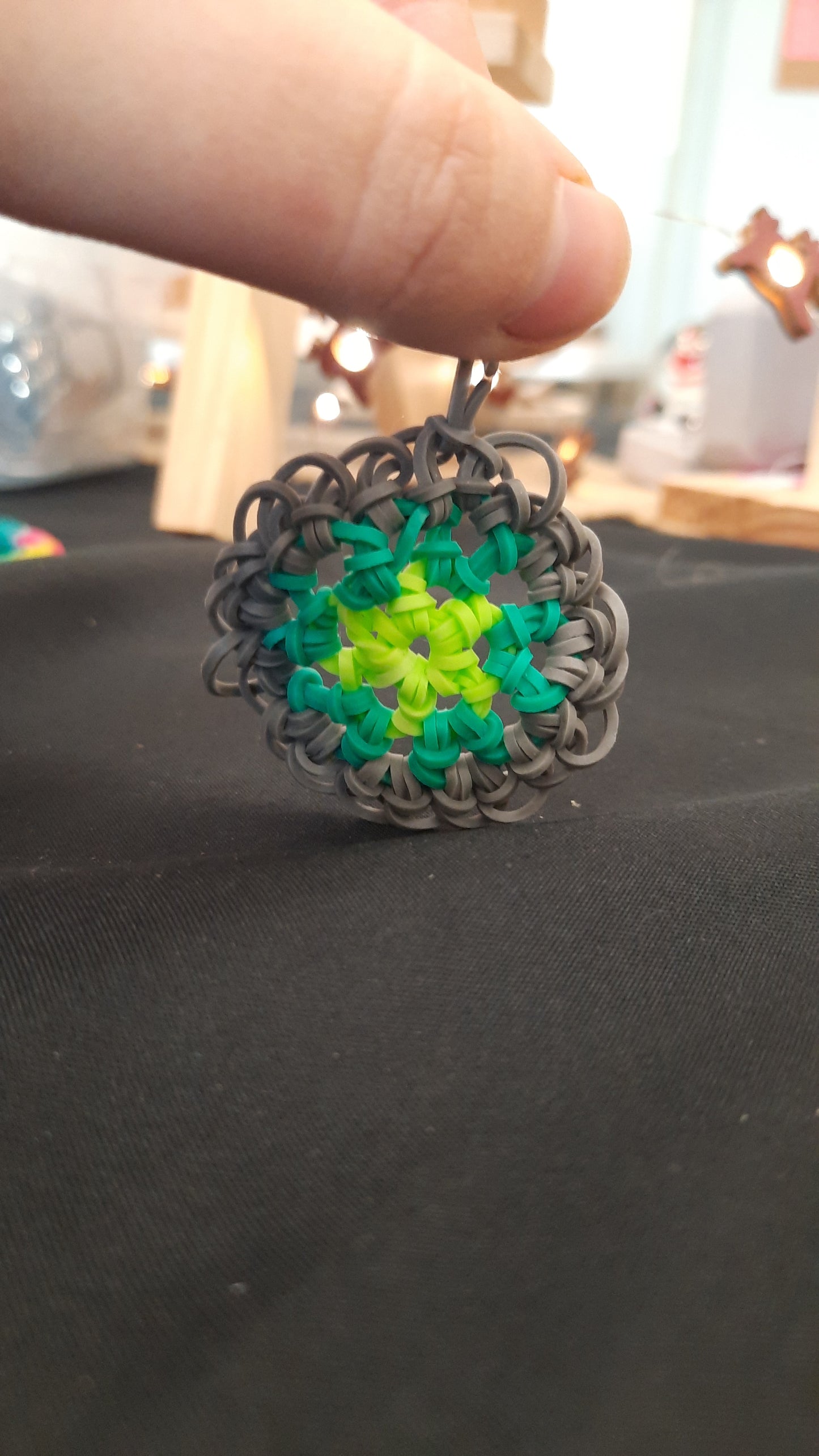 Pendentif rond style "crochet"