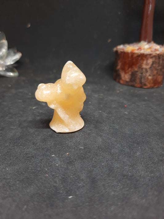 Faucheuse en Calcite Jaune