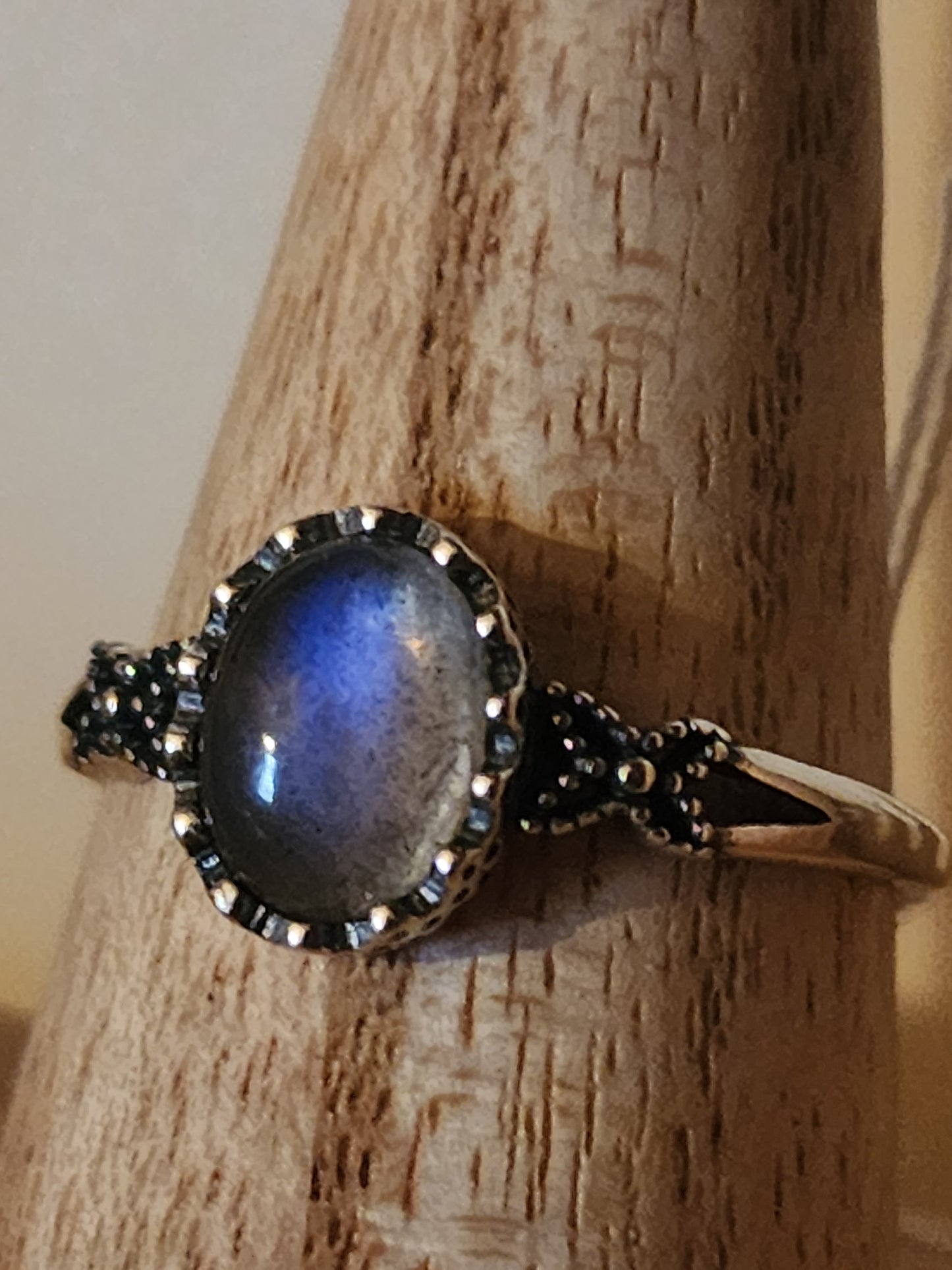 Bague en argent et labradorite